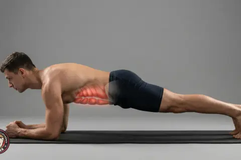 Un homme réalise un gainage latéral, muscles abdominaux mis en évidence, sur un tapis de fitness.
